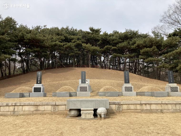 안중근 의사의 가묘와 윤봉길, 이봉창, 백정기 의사의 묘 ⓒ윤서이