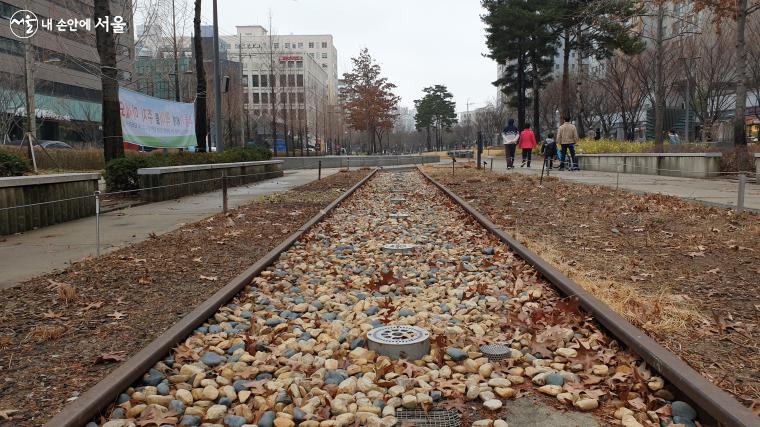 경의선숲길 6.3km, 도심 속 공원으로 떠난 봄맞이  