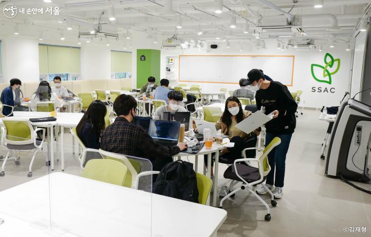 서울시는 2025년까지 ‘청년취업사관학교’를 10개소 이상 조성해 총 1만 명의 인재를 키운다.