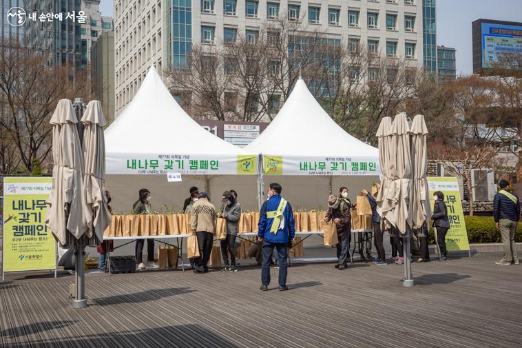 행사 관계자 및 안내 요원의 매끄러운 진행 덕분에 행사장 분위기는 질서정연했다