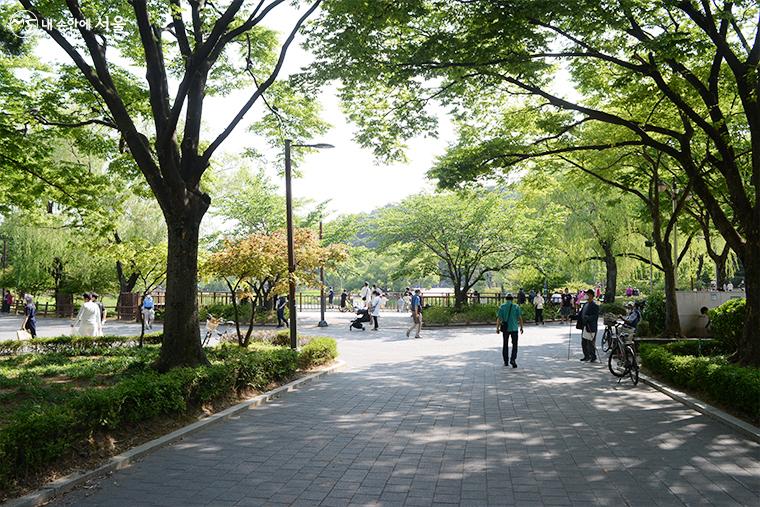 신림선 보라매공원역에서 내려 찾은 보라매공원 ⓒ박혜진