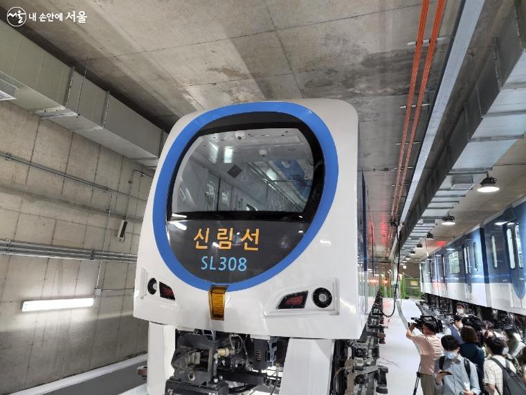 국내 최초 국산 신호 시스템을 적용하고 무인으로 운행한다. Ⓒ김은주