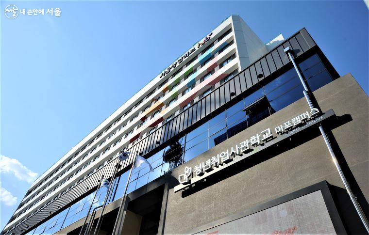 청년취업사관학교 마포캠퍼스는 서울창업허브 9층에 문을 열었다. 