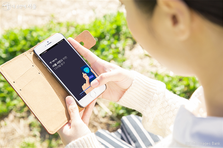 서울시는 ‘서울지갑’ 앱을 통해 주요 전자증명서 7종에 대한 신청？발급 서비스를 시작한다.