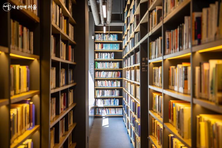 금천구립독산도서관은 성공적이면서도 모범적인 도서관 리모델링의 좋은 사례가 되어주고 있다.
