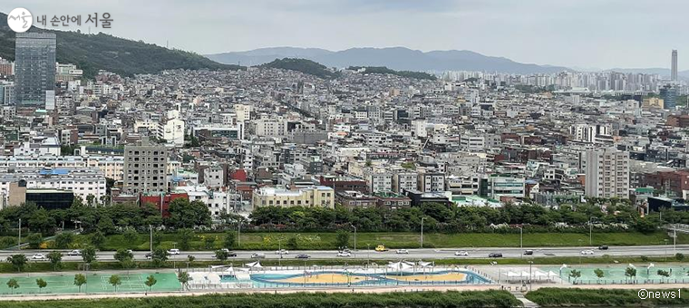 중랑천 인근에서 바라본 서울시내 모습