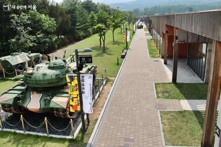 6.25전쟁 72주년을 맞이하여 찾아간 평화문화진지는 전쟁의 역사와 흔적을 간직한 채 예술문화공간으로 자리매김하고 있었다.