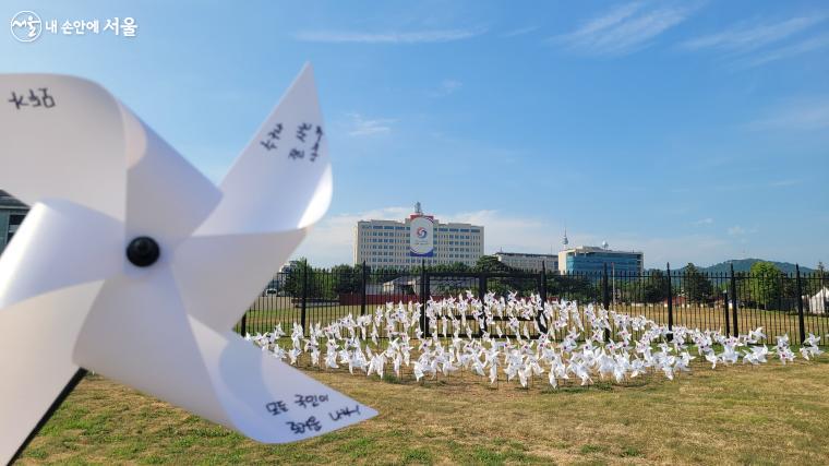 '바라봄' 전망대에서 바라본 대통령실&국민의 바람정원이다.