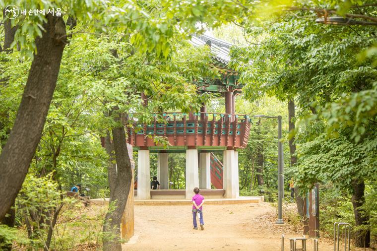 계남근린공원 정상부에 위치한 '장군정'은 시민들의 좋은 휴식공간이 되고 있다.