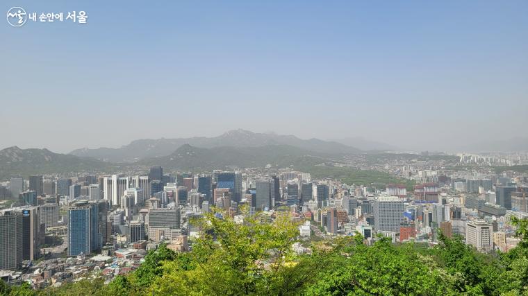 남산에서 내려다 본 서울 전경이다. 