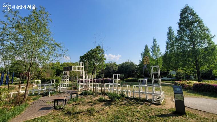 평화공원 내에는 서울정원박람회 때의 작품들이 잘 전시되어 있다.
