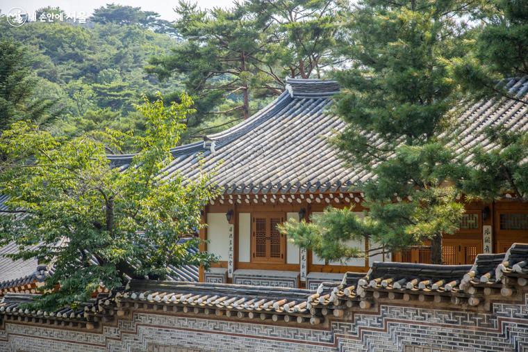 삼청각의 내·외부를 천천히 살펴보면, 서울에서 찾는 작은 '한옥마을'의 느낌을 만끽할 수 있다. ⓒ임중빈