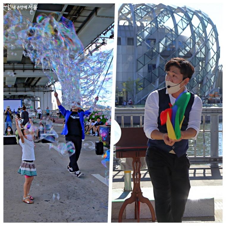 비눗방울과 풍선, 마술쇼는 관객들과 호응하며 시민들을 즐겁게 해 주었다.