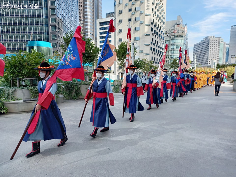 광복절 기념 왕궁수문장 광화문 순라행렬이 8월 14일 오후 5시에 덕수궁 대한문에서 광화문광장까지 이어진다.