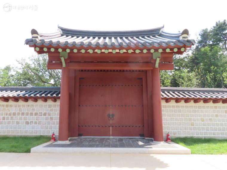 북신문은 임금이 창경궁에서 종묘로 갈 때 비공식적으로 사용하던 문이다.
