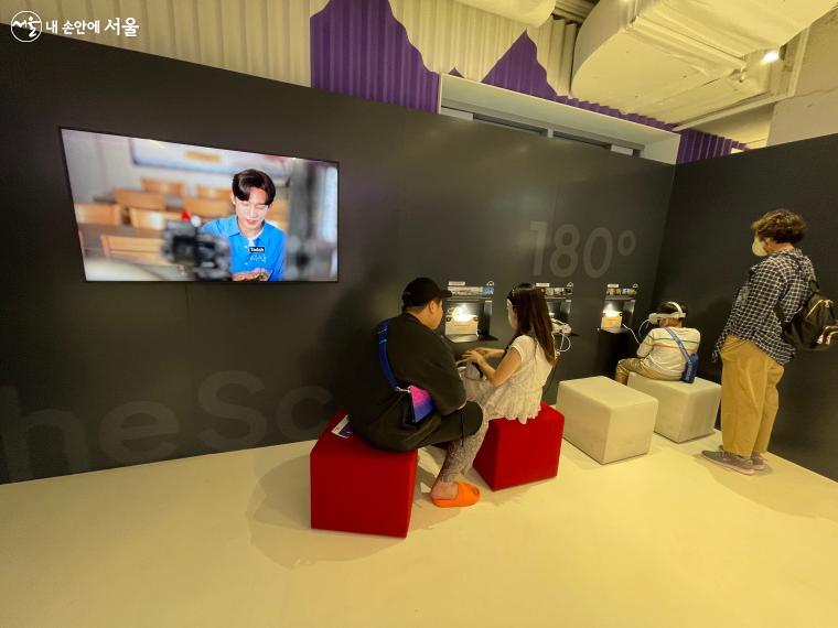 드라마 속 국내 촬영장소를 VR로 통해 체험할 수 있다.