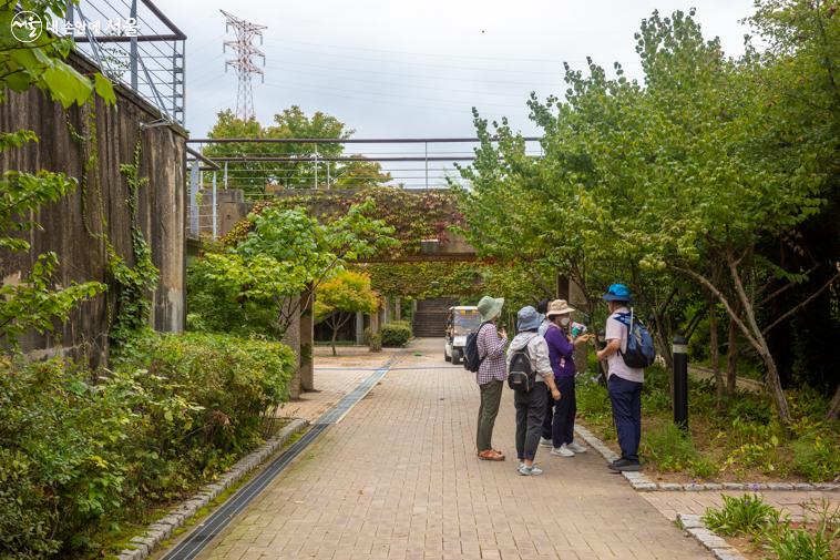 <한강역사탐방>은 회차별로 최소 3명에서 최대 15명까지 참여할 수 있다.