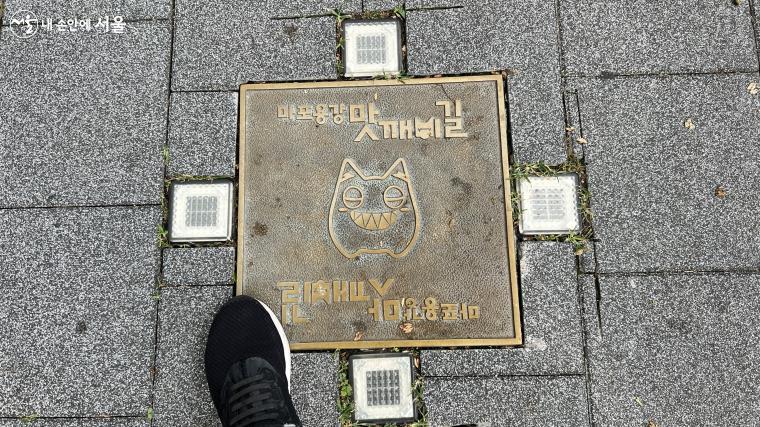 마포 용강 맛깨비길. 마포갈매기와 마포주물럭 등 얽힌 사연만큼 먹거리도 풍성하다 ⓒ이준엽