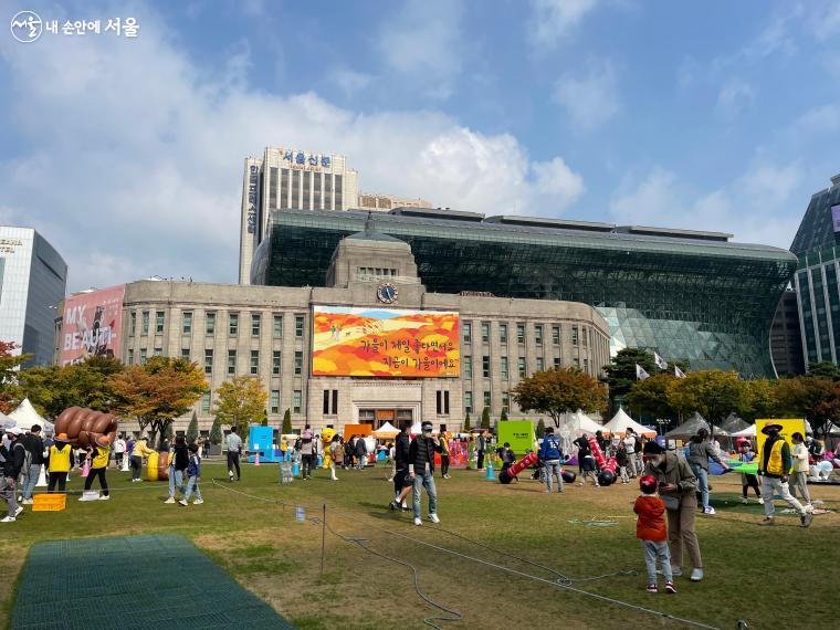 3년 만에 개최된 서울세계도시문화축제에 많은 사람들이 찾았다. ⓒ 노윤지