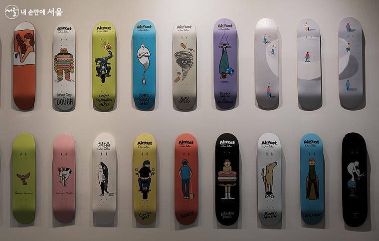 장 줄리앙(Jean Jullien), 한정판 스케이트 보드(Limited edition skateboards) ⓒ김아름