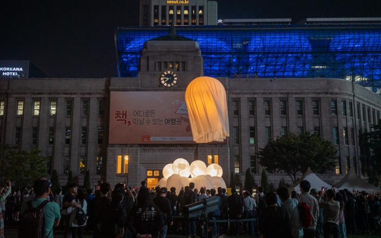 둥둥~ 상상력이 떠다닌다! 공연으로 하나 된 서울의 밤