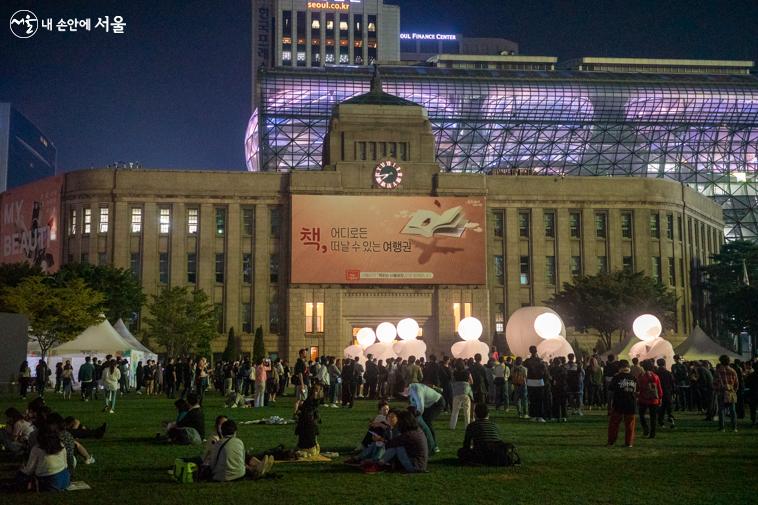 서울광장와 노들섬에서 열린 '2022 서울거리예술축제'