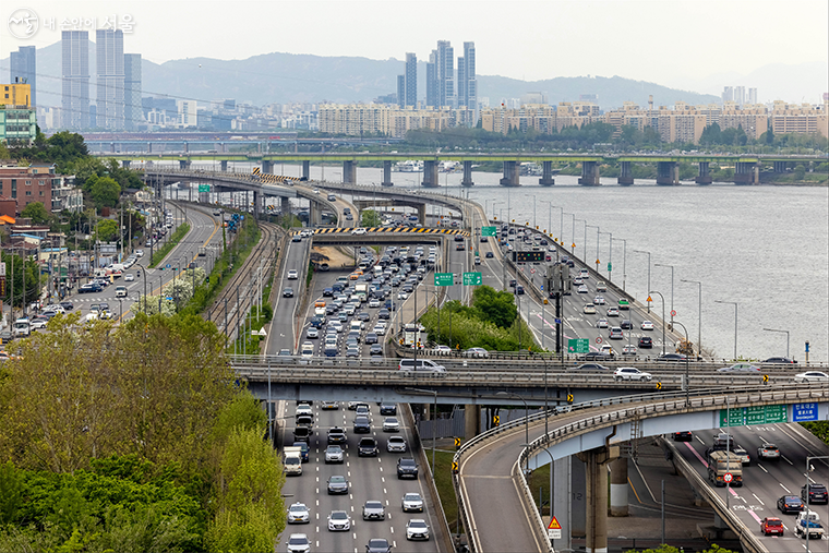 서울시가 강변북로와 경부간선도로 지하화를 본격 추진한다.