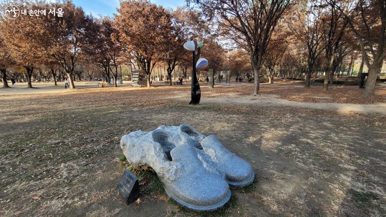 서울숲 조각정원에서 만난 ‘시인의 발자국’