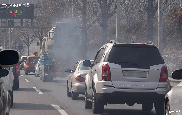 내년 3월까지 배출가스 5등급 차량 운행이 제한된다.
