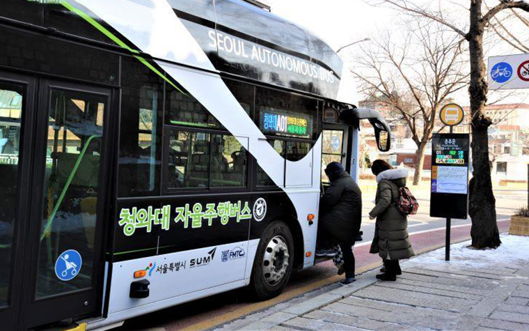 궁궐 따라 달리는 '자율주행버스', 5분이면 청와대 도착!