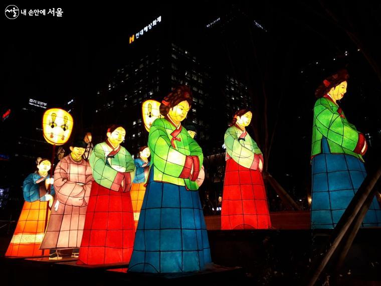 빛초롱 축제는 올해 마지막 날인 31일까지 이어지며, 저녁 6시에 점등해 밤 10시에 소등한다.  ©엄윤주