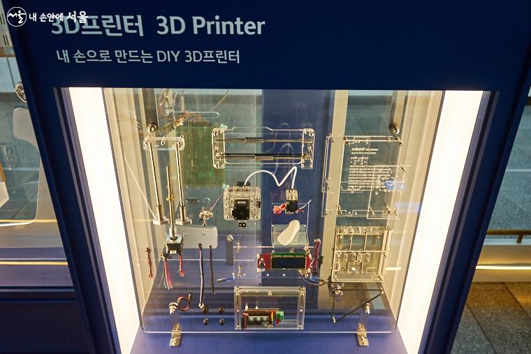 사용자가 손쉽게 조립할 수 있는 조립키트로 구성된 DIY 3D 프린터의 분해도 아트워크 ⓒ이정규