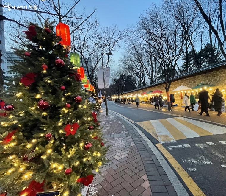 덕수궁 돌담길 일대에서 열린 대한민국성탄축제 ‘조선의 크리스마스’