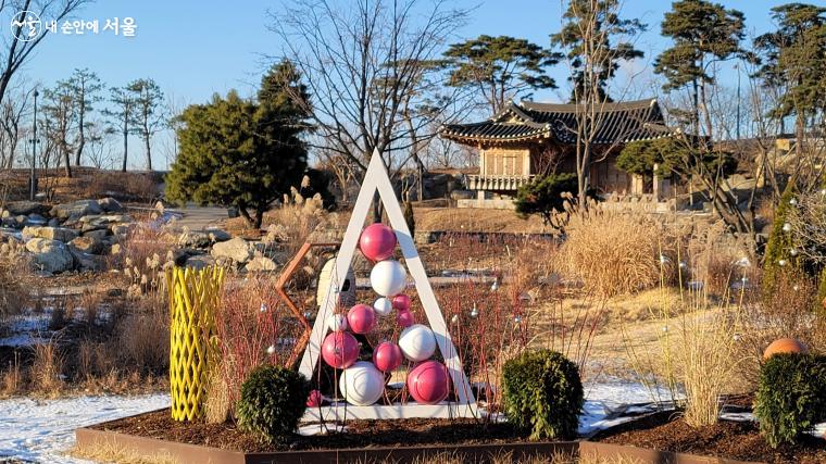 겨울에도 생기 가득한 서울식물원 주제정원 모습