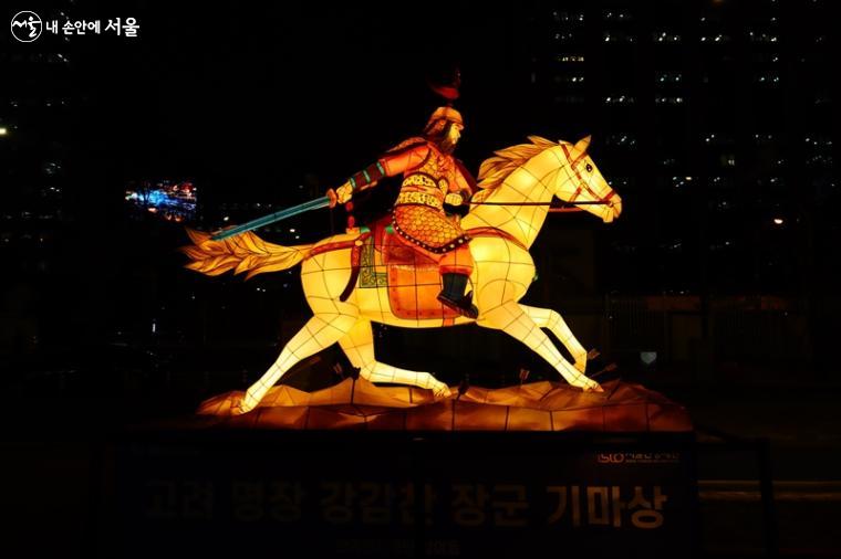 나라를 지키기 위해 말을 타고 달리는 고려명장 강감찬 장군