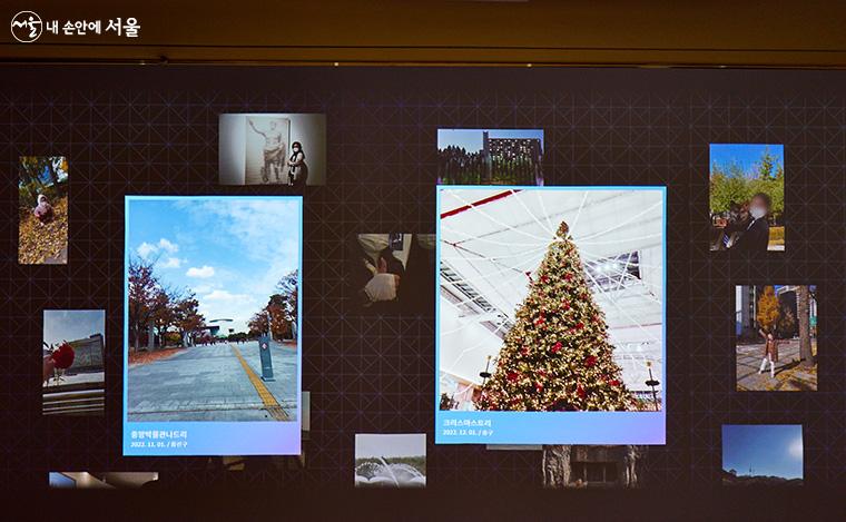 관람객은 QR코드에 접속해 휴대폰에 저장된 서울 사진을 전시관 내 대형 벽면에 표출하여 서울에 대한 추억과 이야기를 공유할 수 있다. 
