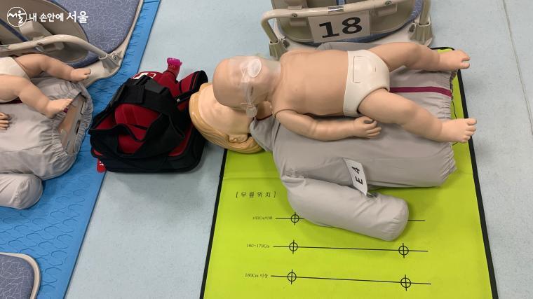 응급의료교육장에 비치된 실습용 마네킹 모습