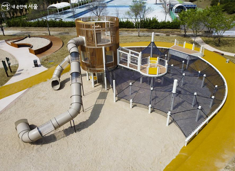 2022년 5월 개장한 광나루한강공원 내 거점형 어린이놀이터