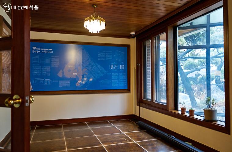 장위마을홍보실로 사용되고 있는 방. 장위동의 역사와 주택 이야기가 전시되어 있다. ⓒ이정규