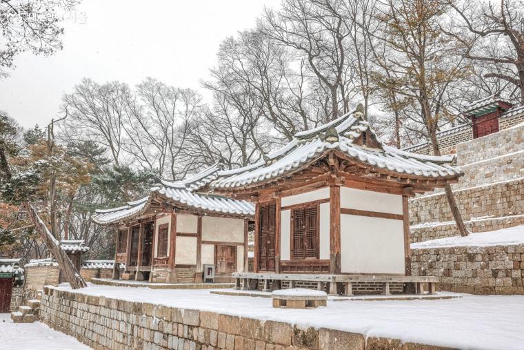 '연경당'은 효명세자가 순조에게 존호를 올리는 연회를 위해 지은 집이다.