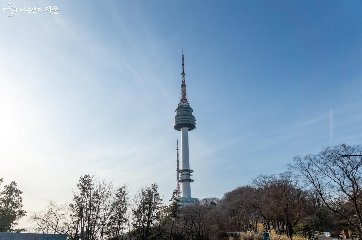 서울 제1의 관광명소인 N서울타워 ⓒ이병문