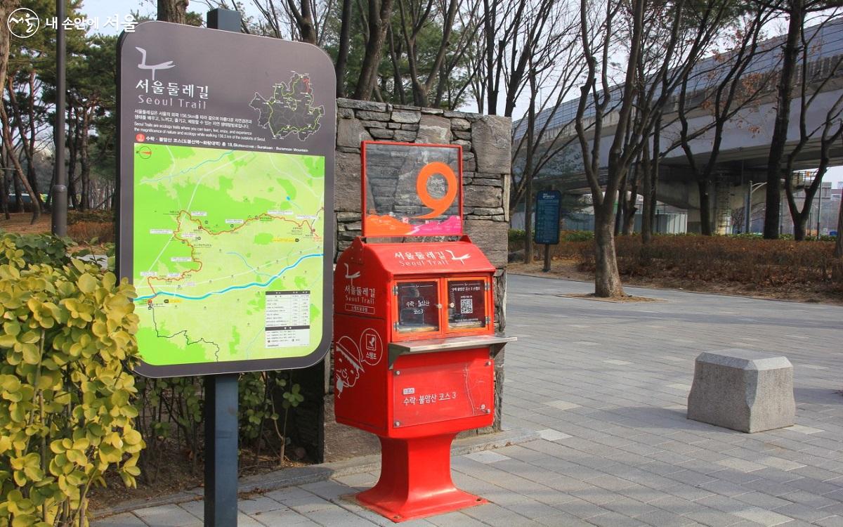 서울둘레길은 지난해까지 6만 명이 완주할 정도로 서울의 걷기 좋은 길로 통한다. ©엄윤주