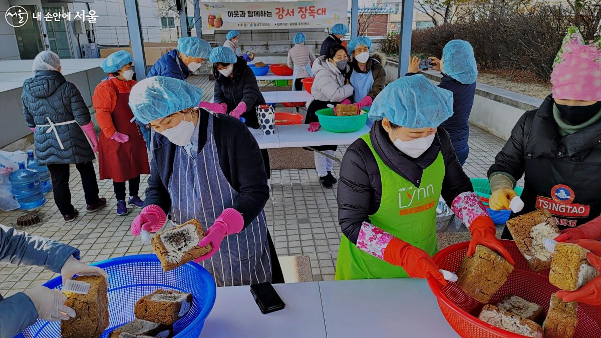 2월 9일 ‘장 담그기’ 행사가 열린 서울 강서구 공항동 주민센터 옥상 전경 ©박분