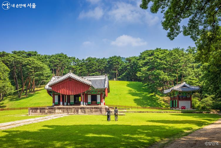 순조와 순원왕후의 합장릉인 인릉