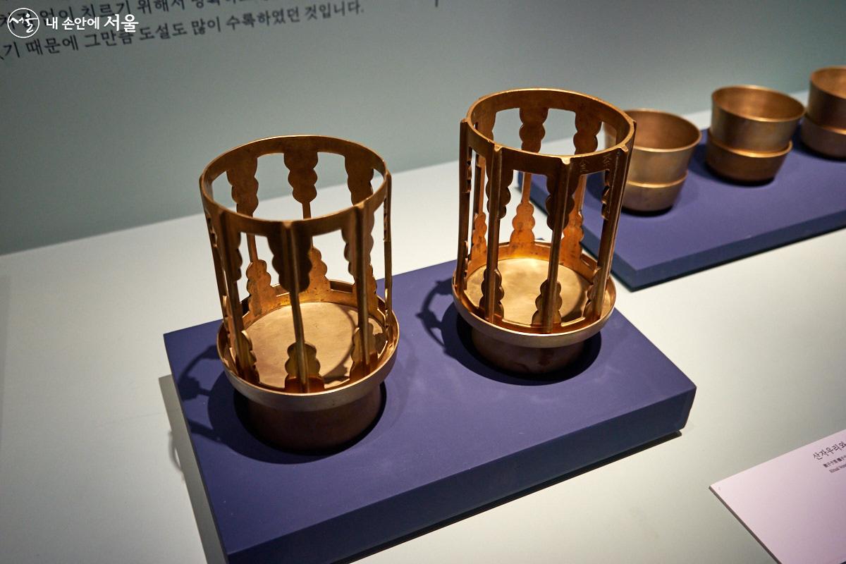 앞 사진의 도설에 묘사된 산자우리(산자나 다식 등을 높이 쌓는 제기)의 실제 모습. ⓒ이정규