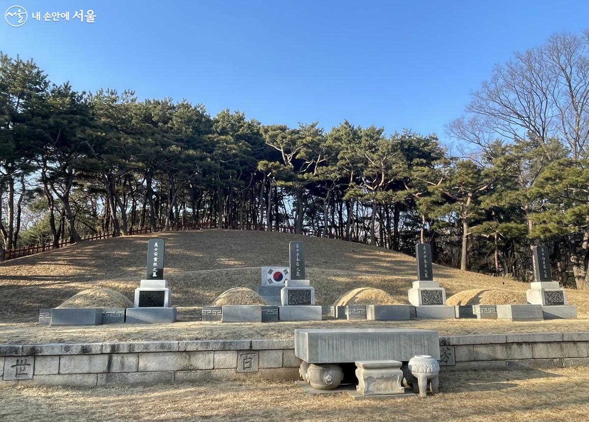 애국선열들을 모신 효창공원에 이봉창, 윤봉길, 백정기 의사를 모신 묘역이 있다. ⓒ이정민