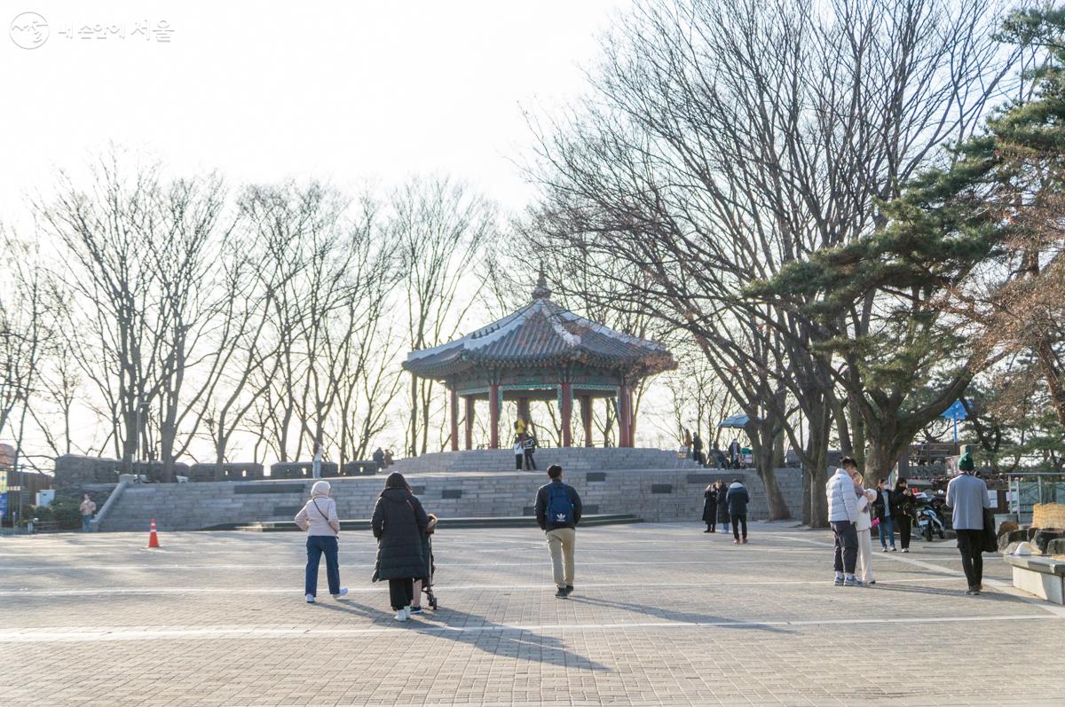 서울을 방문한 외국인들이 가장 많이 찾는 대표적인 장소 남산공원 ⓒ이병문