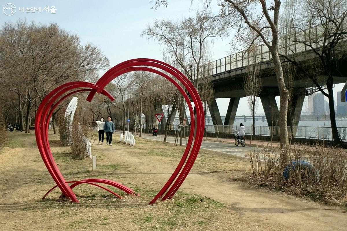 봄날 산책하기 좋은 한강가 ⓒ김종성 