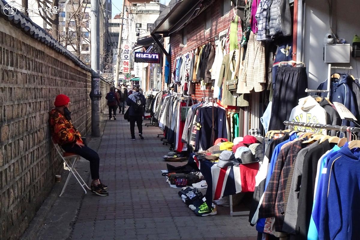 시장 골목마다 들어선 노점과 상점 ⓒ김종성 