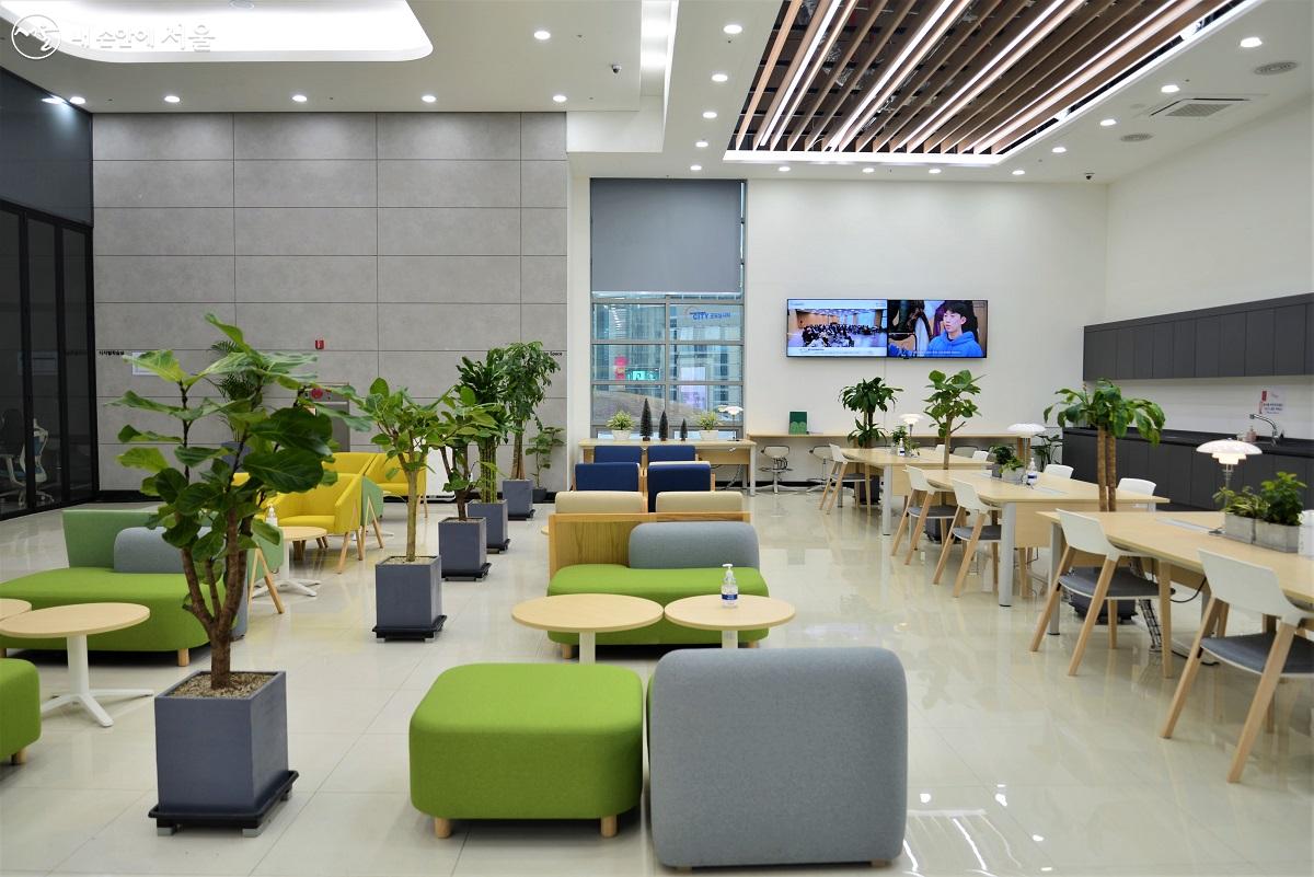 '서울패션허브, 배움뜰'은 강의실 및 실습실, 넓고 편안한 휴식 공간으로 구성됐다. ©이봉덕
